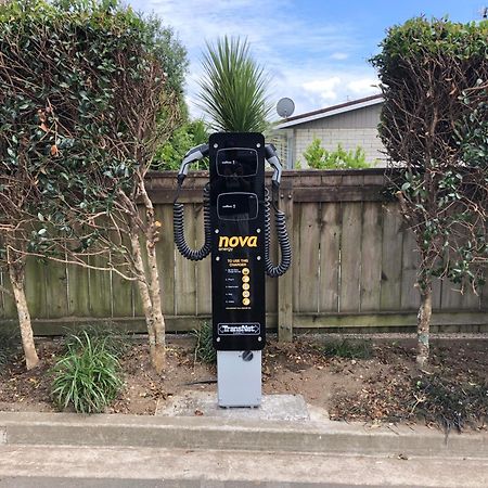 Pukekura Motor Lodge New Plymouth Eksteriør billede Nova EV charging station