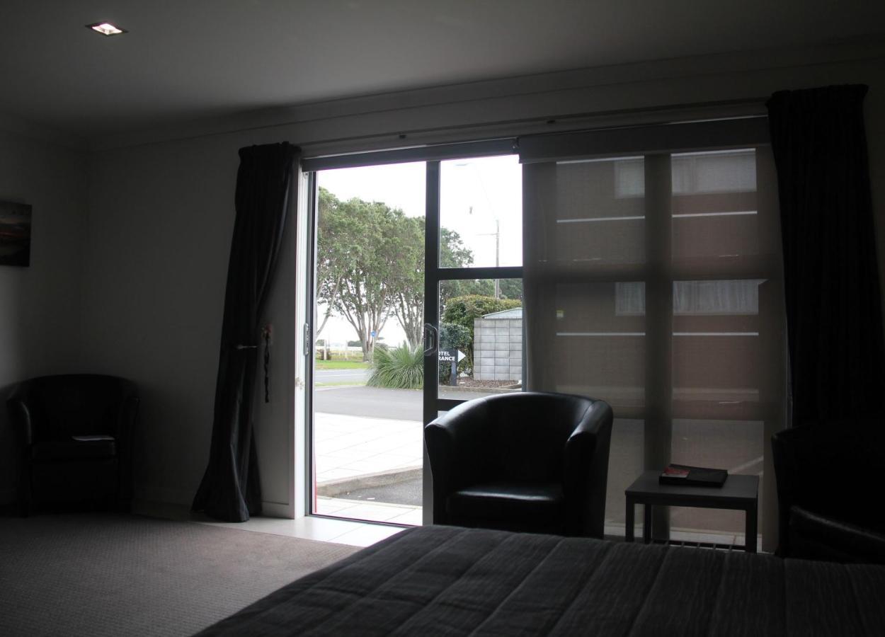 Pukekura Motor Lodge New Plymouth Eksteriør billede A room at the motel