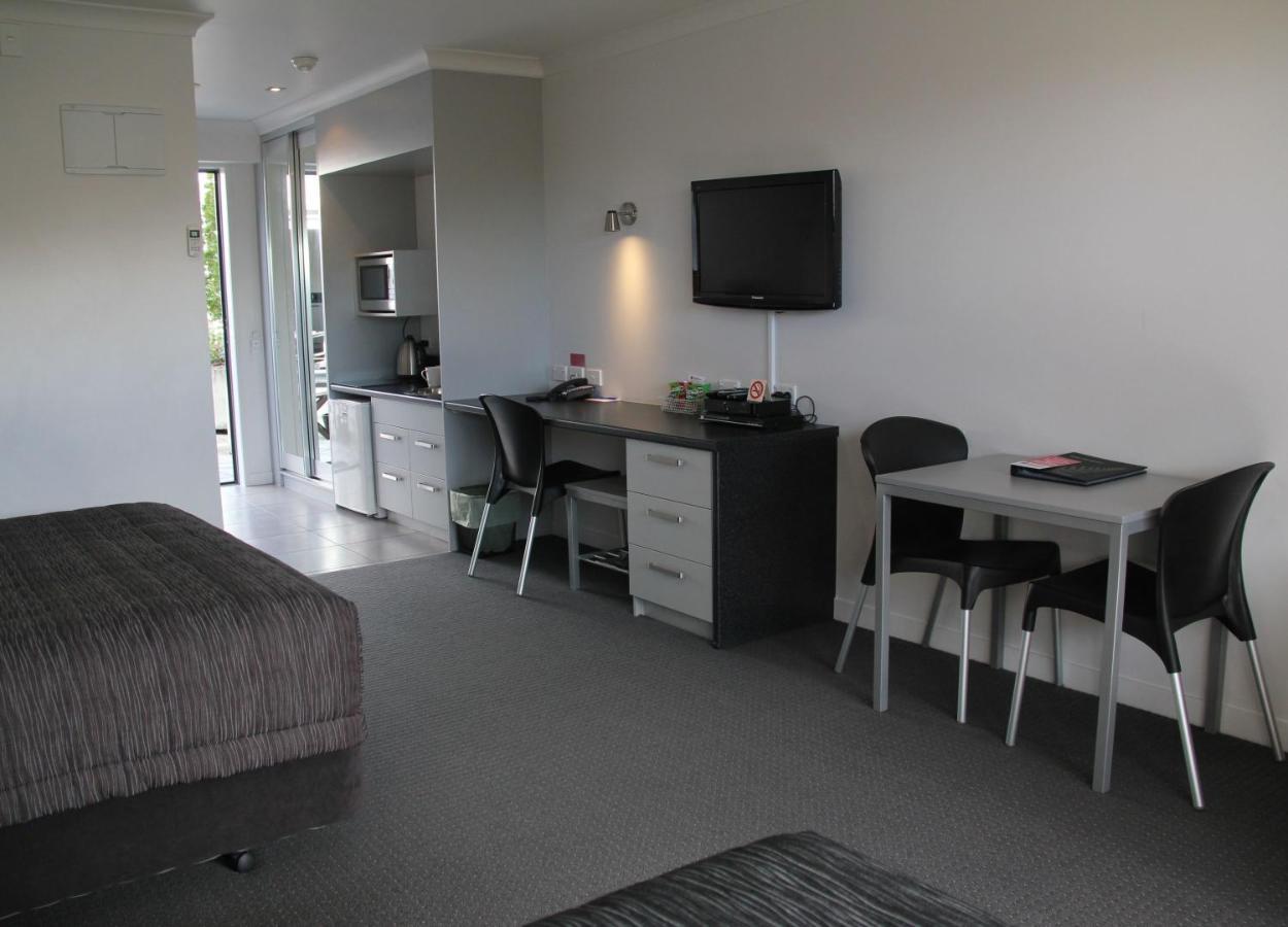 Pukekura Motor Lodge New Plymouth Eksteriør billede A typical studio apartment