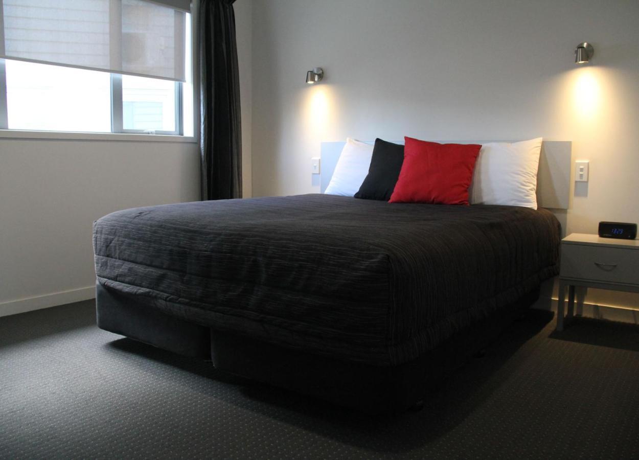 Pukekura Motor Lodge New Plymouth Eksteriør billede A typical motel room