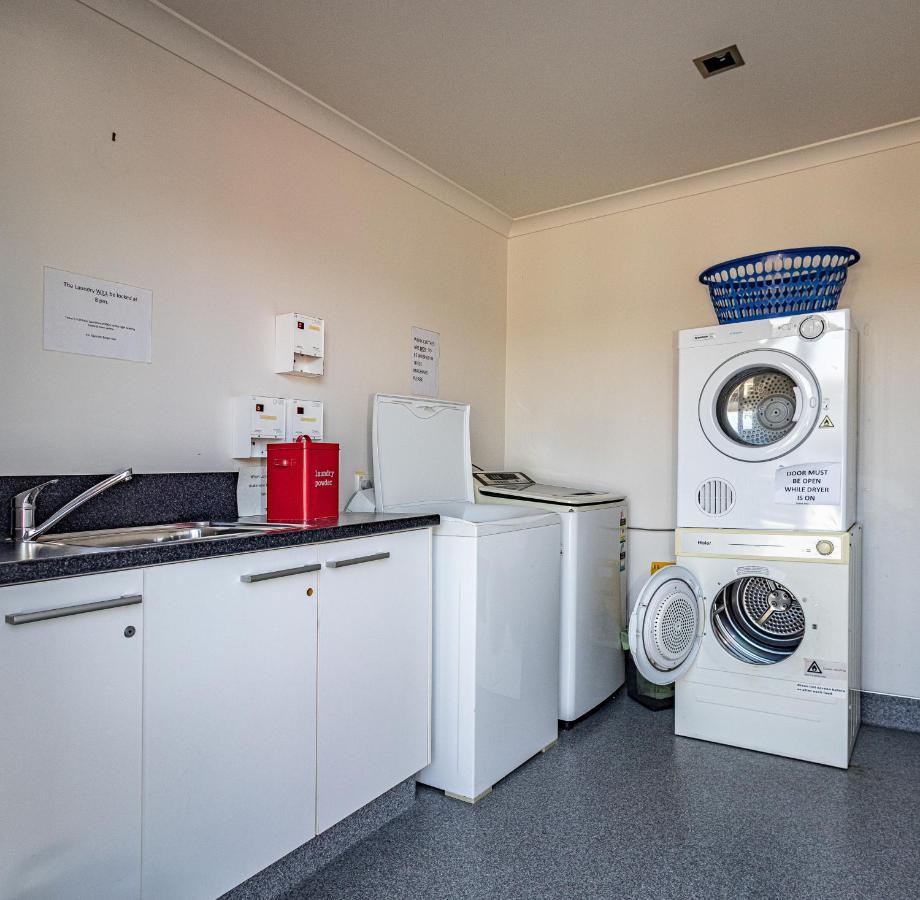 Pukekura Motor Lodge New Plymouth Eksteriør billede Laundry facilities at the University of Otago