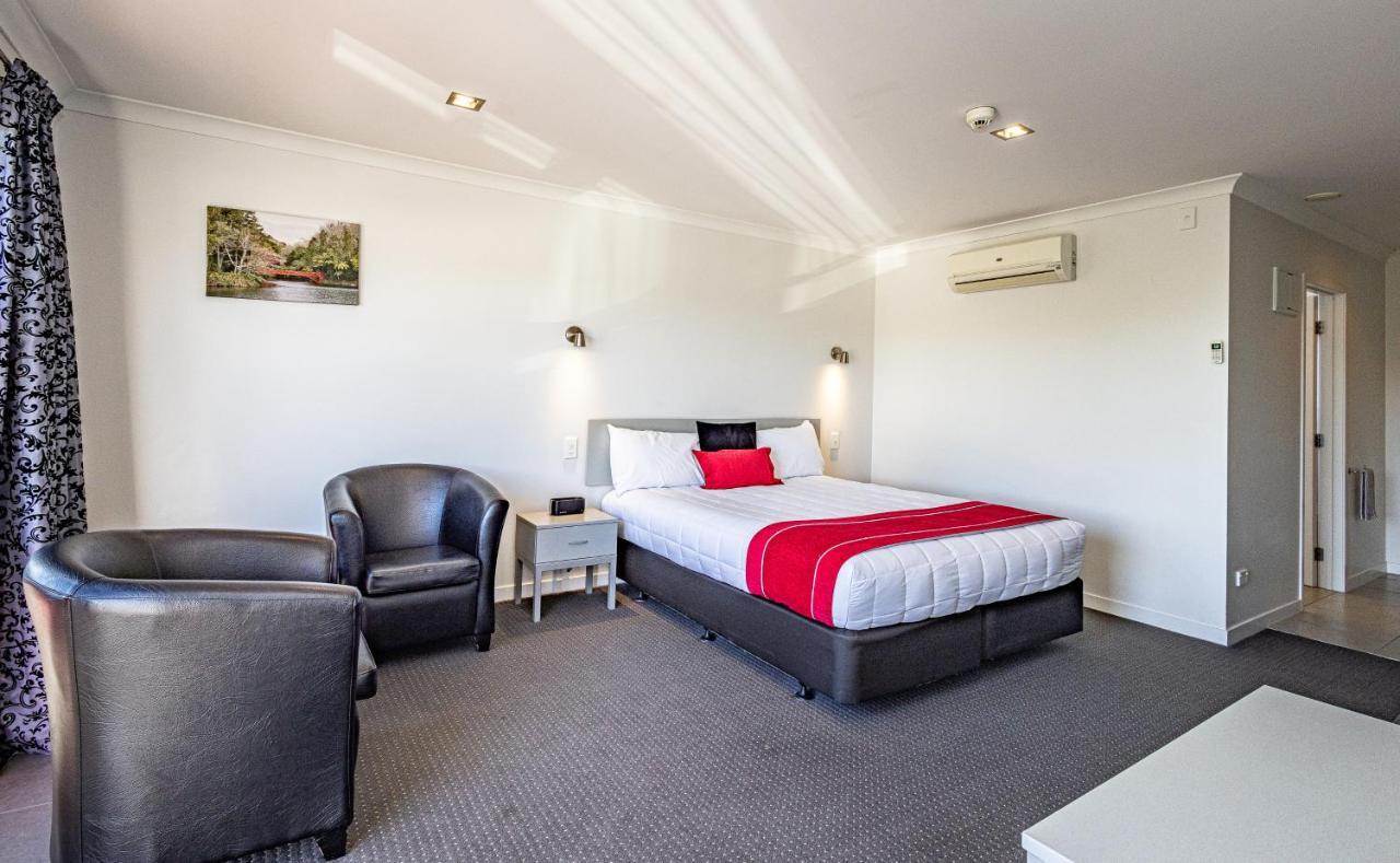Pukekura Motor Lodge New Plymouth Eksteriør billede A typical motel room